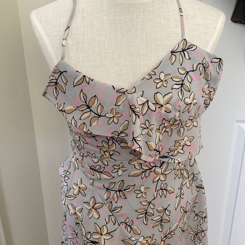 Beautiful dress especially for the summer. In good condition